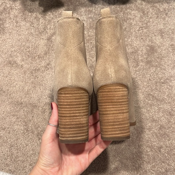 Beige Suede heeled pointed toe booties - Picture 4 of 7